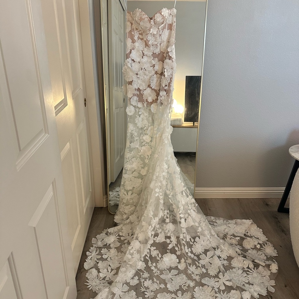 Elegant Floral Lace Gown
